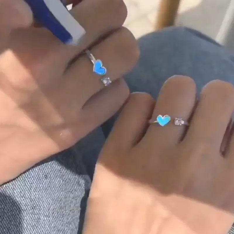 Riolio Fashion Blue Green Luminous Light Star Ring Glow In Dark Fluorescent Heart Ring Women Men Couple Adjustable Finger Rings Jewelry