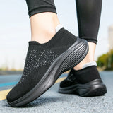 Riolio  Couple-style Sports Shoes with Color-matching Flat One-piece Slip-on Fabric with Stretchable Mesh Surface Outdoor Shoes