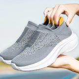 Riolio  Couple-style Sports Shoes with Color-matching Flat One-piece Slip-on Fabric with Stretchable Mesh Surface Outdoor Shoes