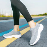 Riolio  Couple-style Sports Shoes with Color-matching Flat One-piece Slip-on Fabric with Stretchable Mesh Surface Outdoor Shoes